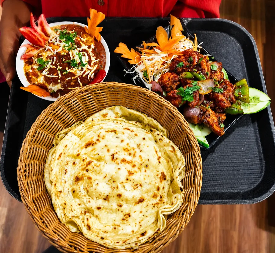 Chilli chicken with paneer gravy and laccha paratha
